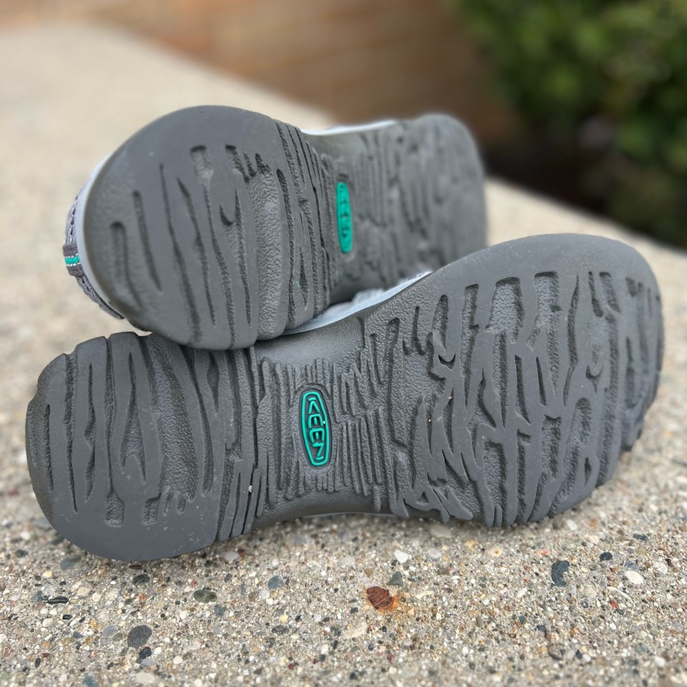 Keen Whisper sandal. Gray. Size 9. - Picture 4 of 4